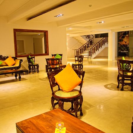 ราชารตะ โฮเต็ล Hotel อนุราธปุระ ภายนอก รูปภาพ