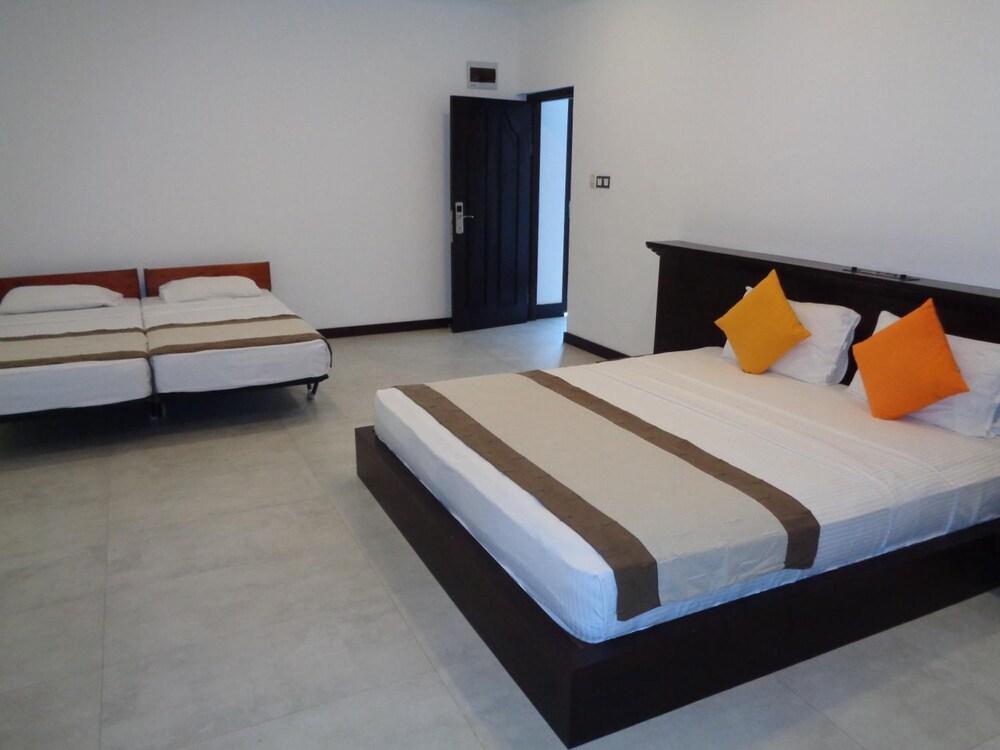 ราชารตะ โฮเต็ล Hotel อนุราธปุระ ภายนอก รูปภาพ