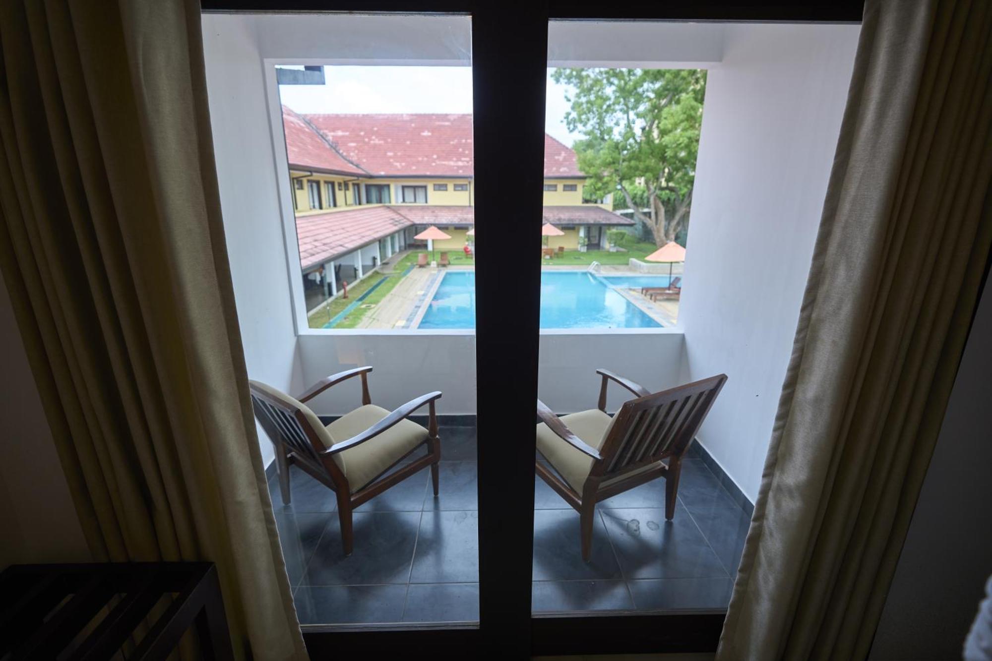 ราชารตะ โฮเต็ล Hotel อนุราธปุระ ภายนอก รูปภาพ