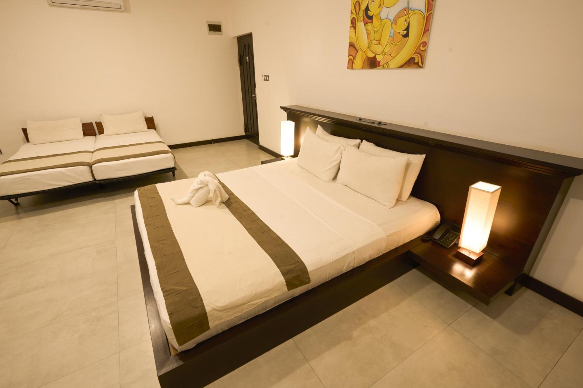ราชารตะ โฮเต็ล Hotel อนุราธปุระ ภายนอก รูปภาพ