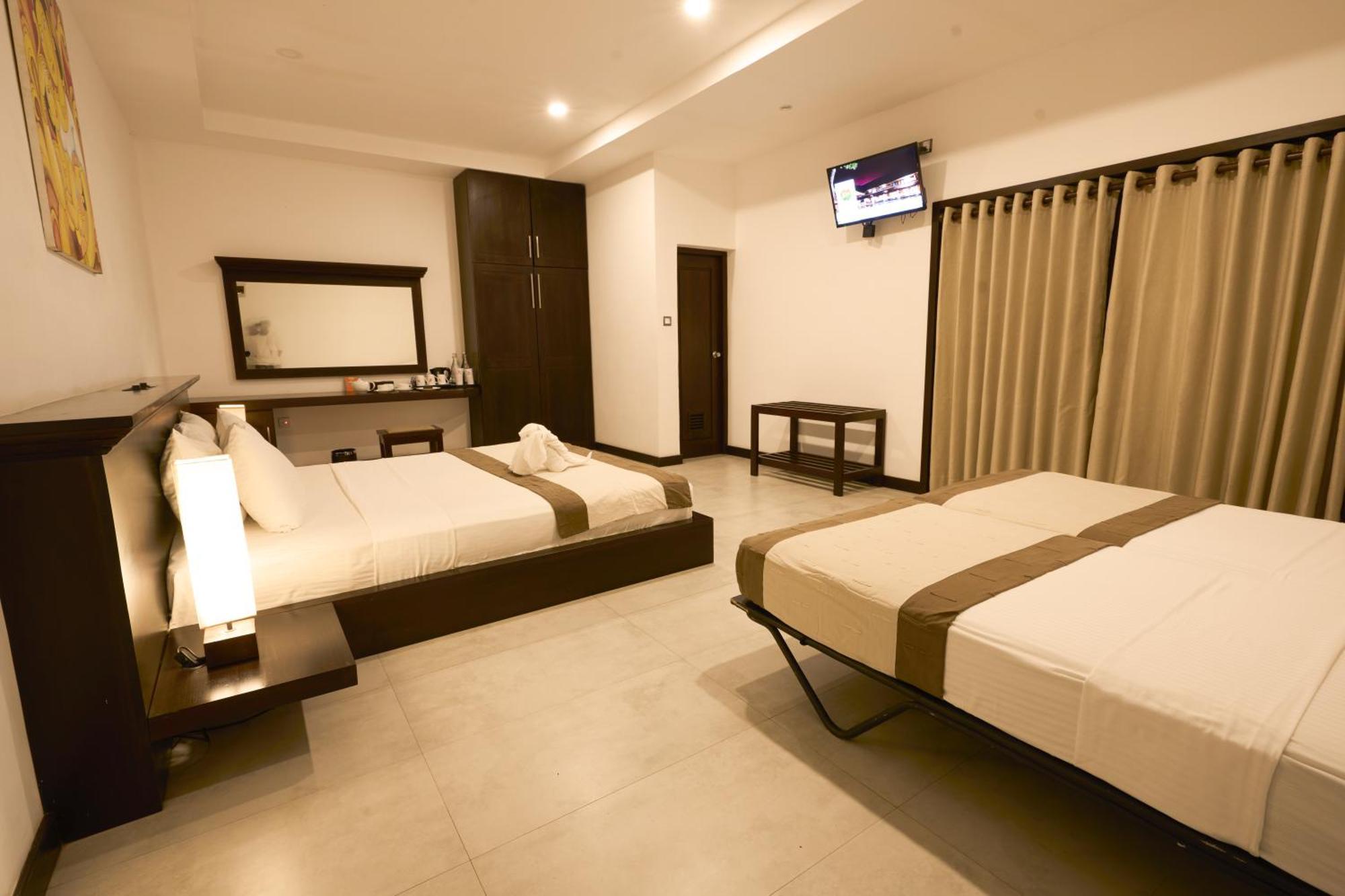 ราชารตะ โฮเต็ล Hotel อนุราธปุระ ภายนอก รูปภาพ