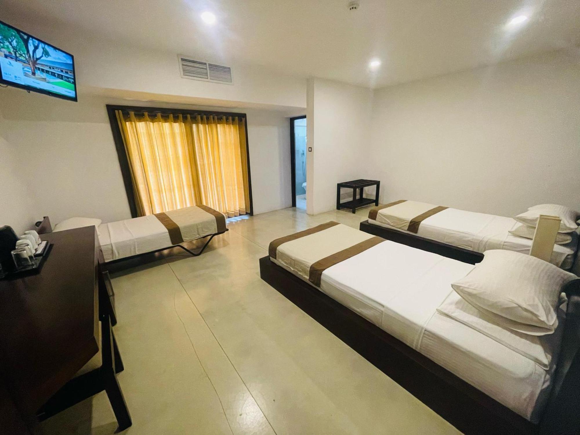 ราชารตะ โฮเต็ล Hotel อนุราธปุระ ภายนอก รูปภาพ