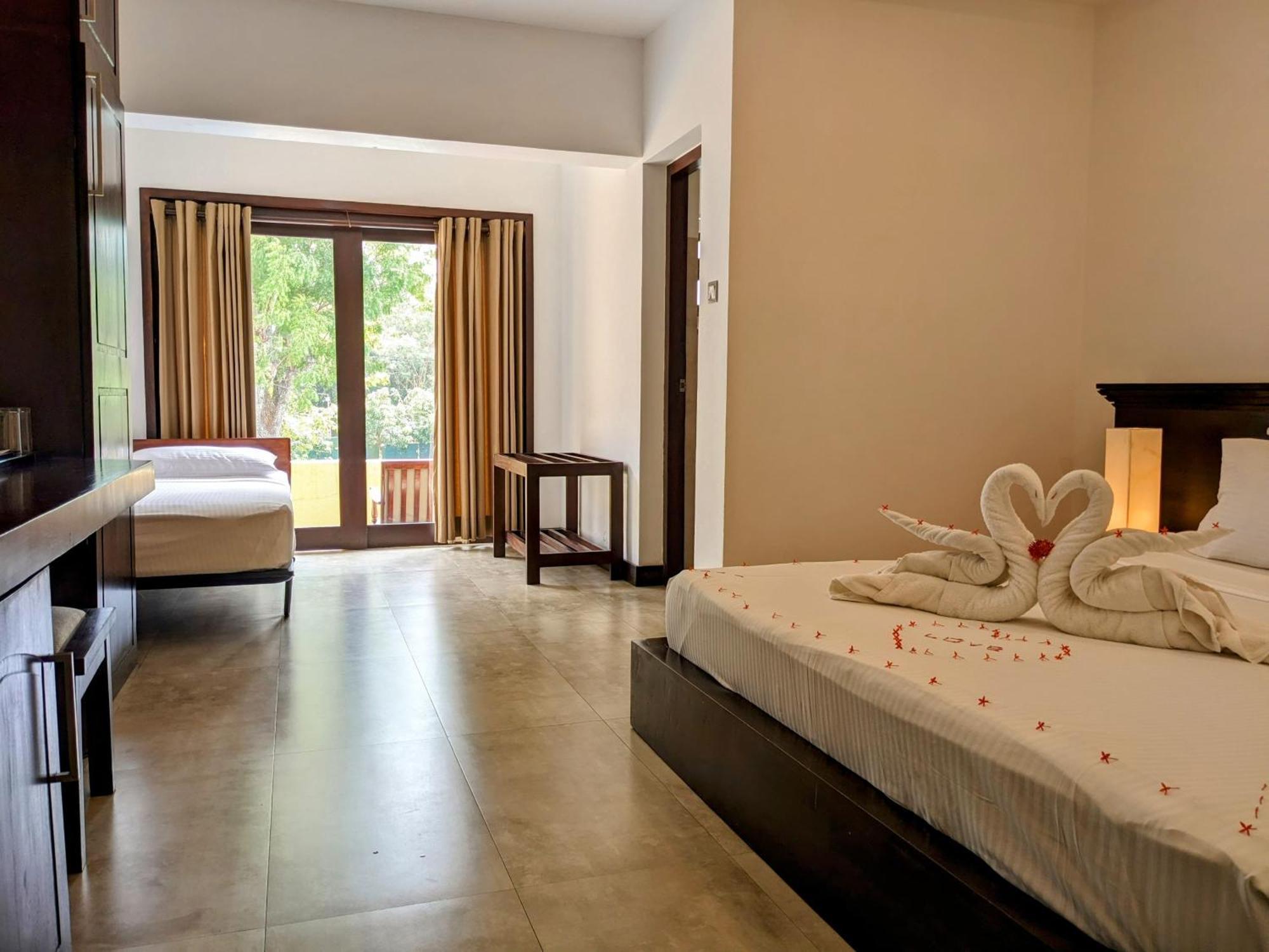 ราชารตะ โฮเต็ล Hotel อนุราธปุระ ภายนอก รูปภาพ