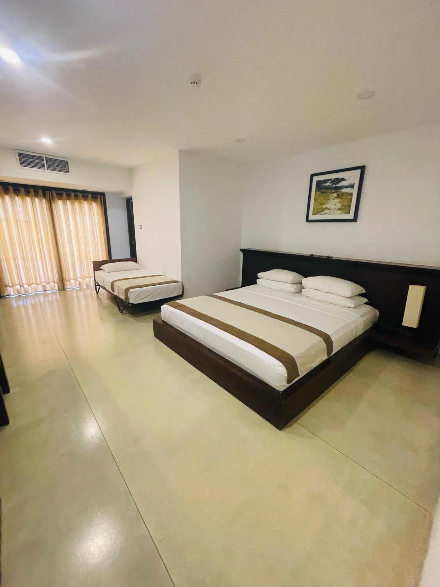 ราชารตะ โฮเต็ล Hotel อนุราธปุระ ภายนอก รูปภาพ